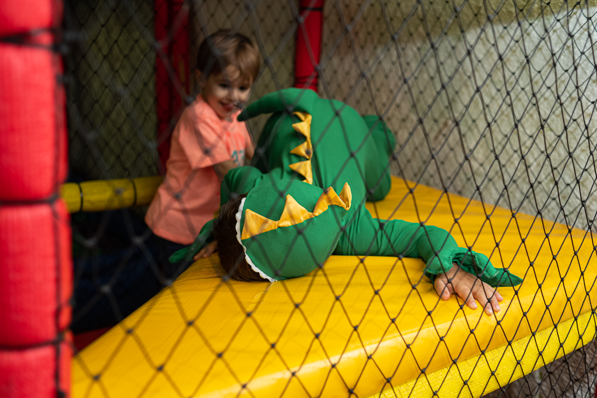 fotografia-de-festa-infantil-rj-3-anos-tema-decoracao-dinossauro-kidsland-buffet-infantil-laranjeiras