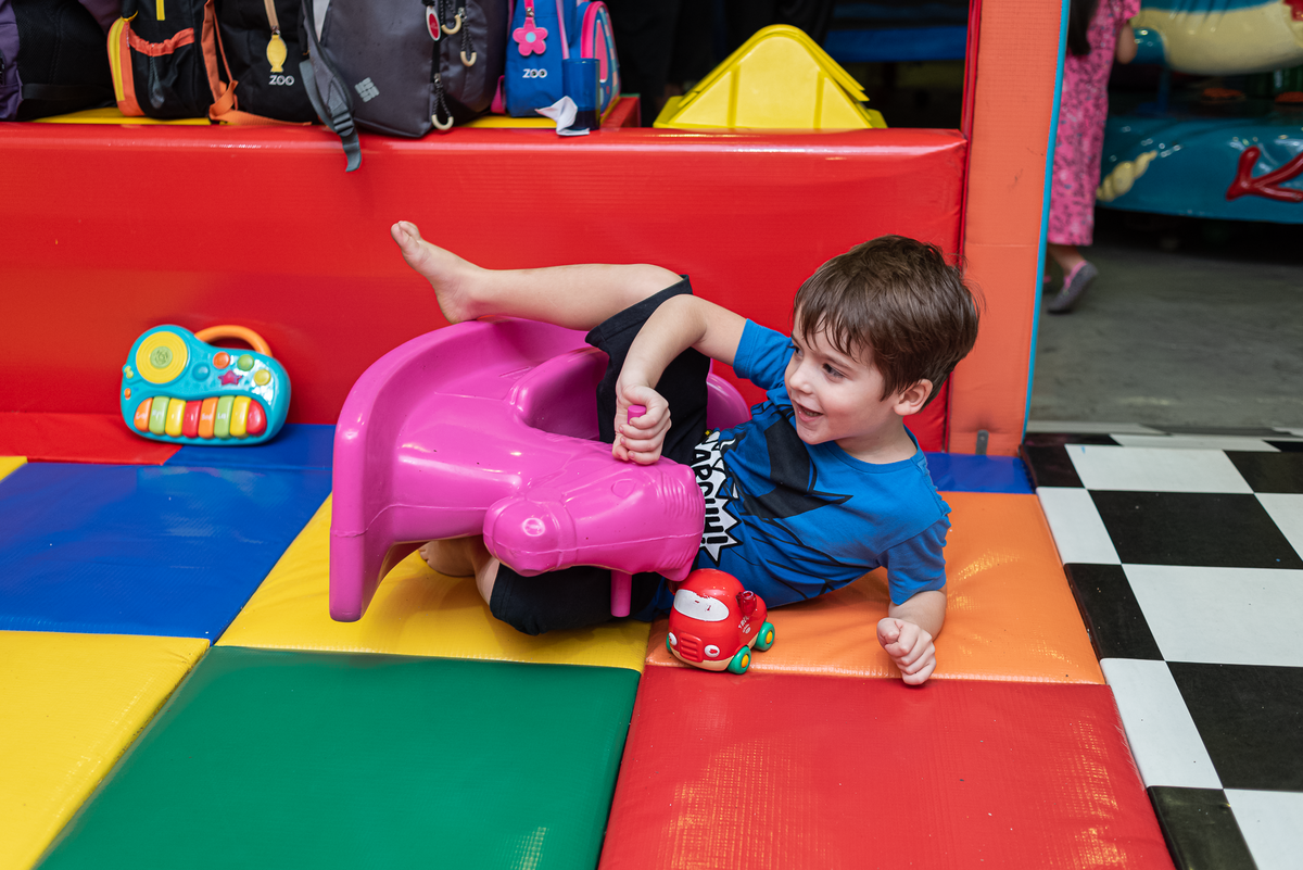 fotografia-de-festa-infantil-rj-3-anos-tema-decoracao-dinossauro-kidsland-buffet-infantil-laranjeiras