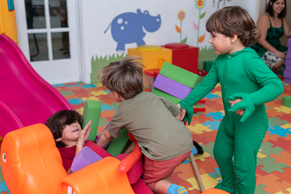 fotografia-de-festa-infantil-rj-3-anos-tema-decoracao-dinossauro-kidsland-buffet-infantil-laranjeiras