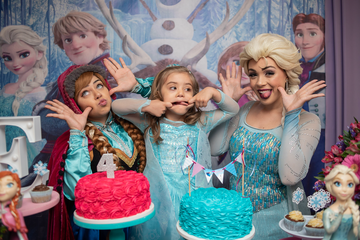 fotografia-de-festa-infantil-rj-4-anos-decoracao-tema-frozen-ana-e-elza-casa-de-festas-vila-das-pitangas-tijuca