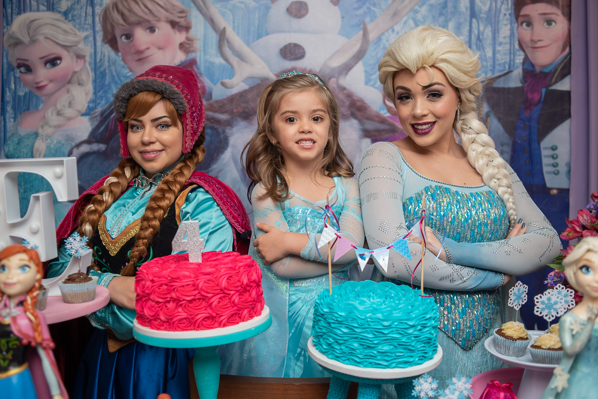 fotografia-de-festa-infantil-rj-4-anos-decoracao-tema-frozen-ana-e-elza-casa-de-festas-vila-das-pitangas-tijuca