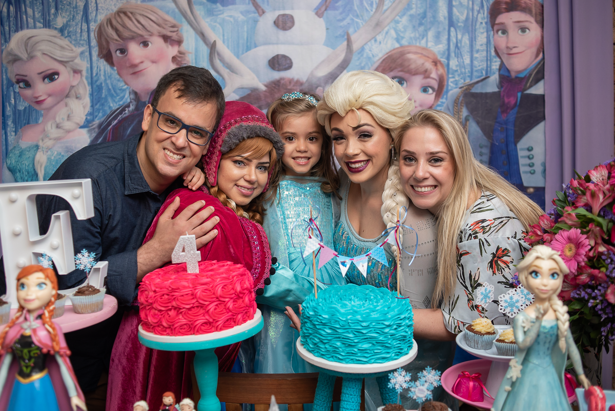 fotografia-de-festa-infantil-rj-4-anos-decoracao-tema-frozen-ana-e-elza-casa-de-festas-vila-das-pitangas-tijuca