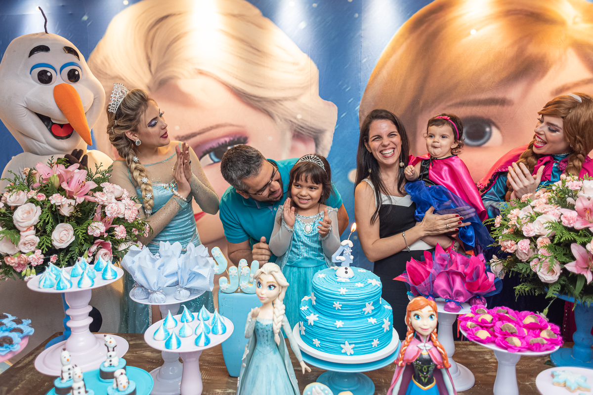 fotografia-de-festa-infantil-rj-4-anos-tema-decoracao-frozen-ana-e-elza-casa-de-festas-espaco-baoba-tijuca