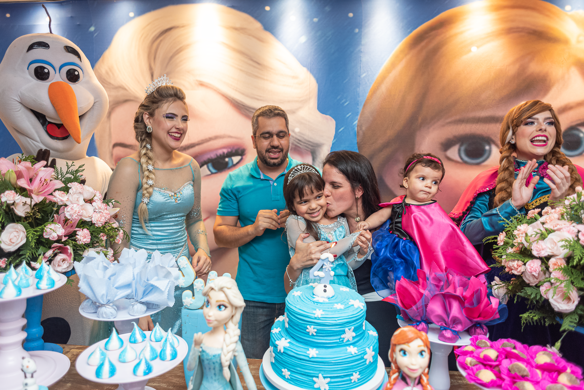 fotografia-de-festa-infantil-rj-4-anos-tema-decoracao-frozen-ana-e-elza-casa-de-festas-espaco-baoba-tijuca