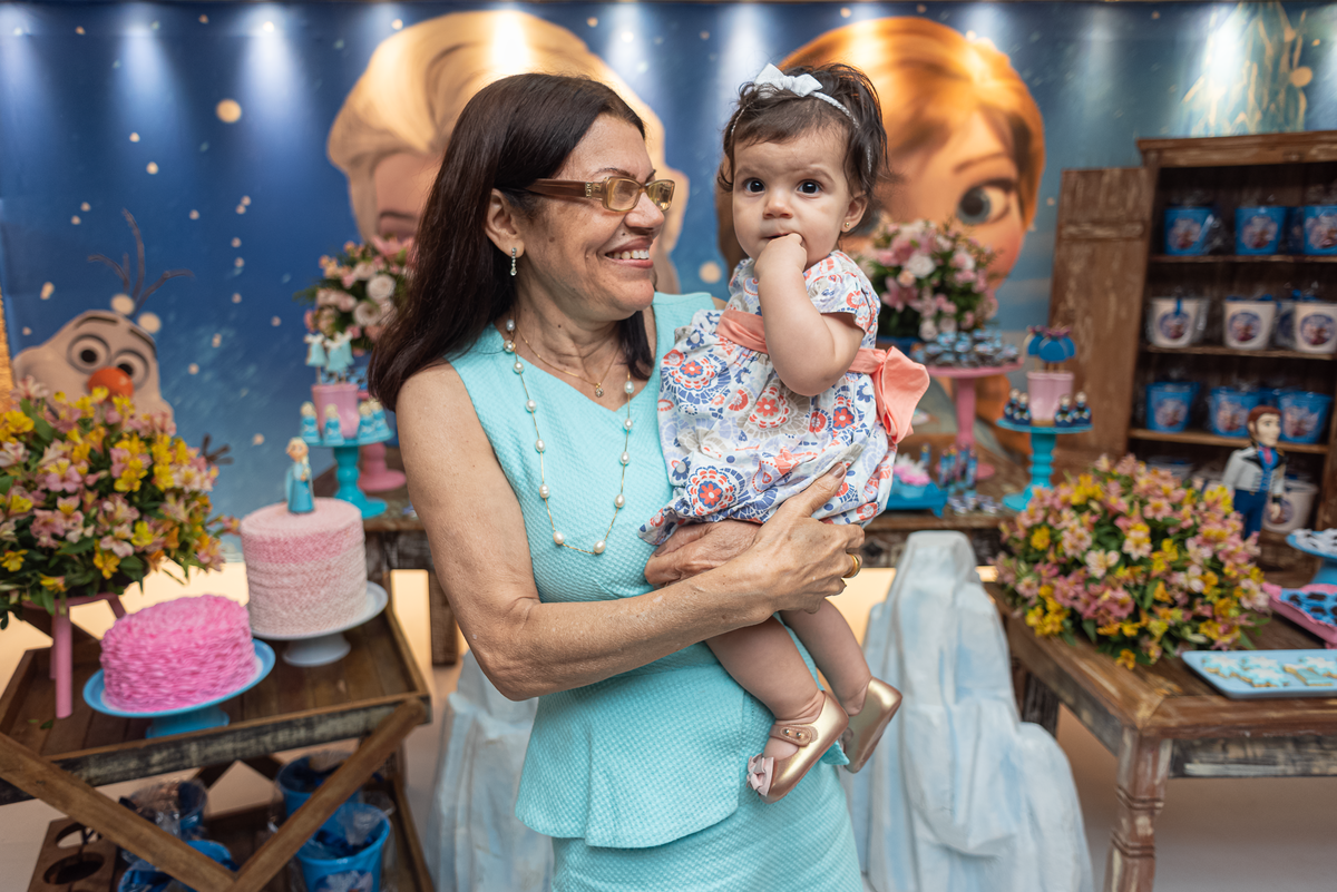 fotografia-de-festa-infantil-rj-4-anos-tema-decoracao-frozen-ana-e-elza-casa-de-festas-espaco-baoba-tijuca