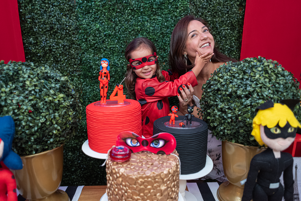 fotografia-de-festa-infantil-rj-tema-decoracao-miraculous-lady-bug-ladybug-catnoir-4-anos-menina-casa-de-festas-espoleta-buffet-infantil-mena-barreto-botafogo