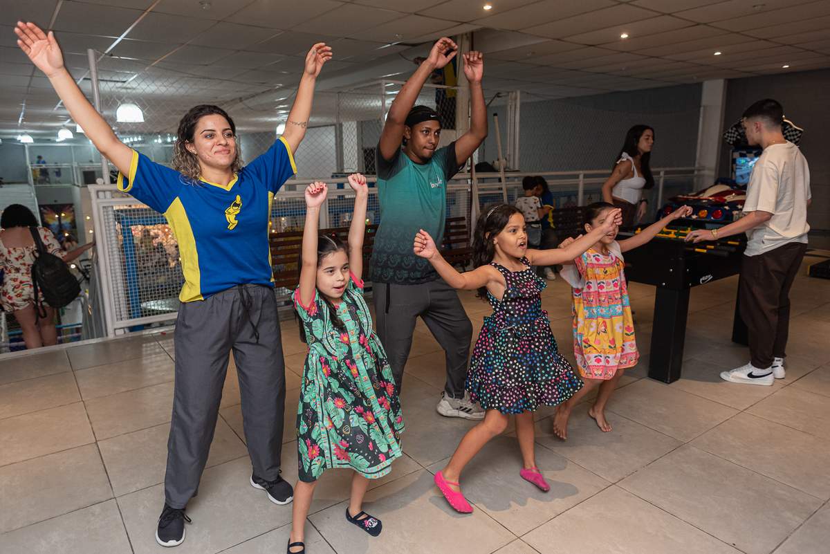 fotografia-de-festa-infantil-rj-7-anos-decoracao-tema-confeitaria-casa-de-festa-tati-bi-tati-engenho-de-dentrofotografia-de-festa-infantil-rj-7-anos-decoracao-tema-confeitaria-casa-de-festa-tati-bi-tati-engenho-de-dentro