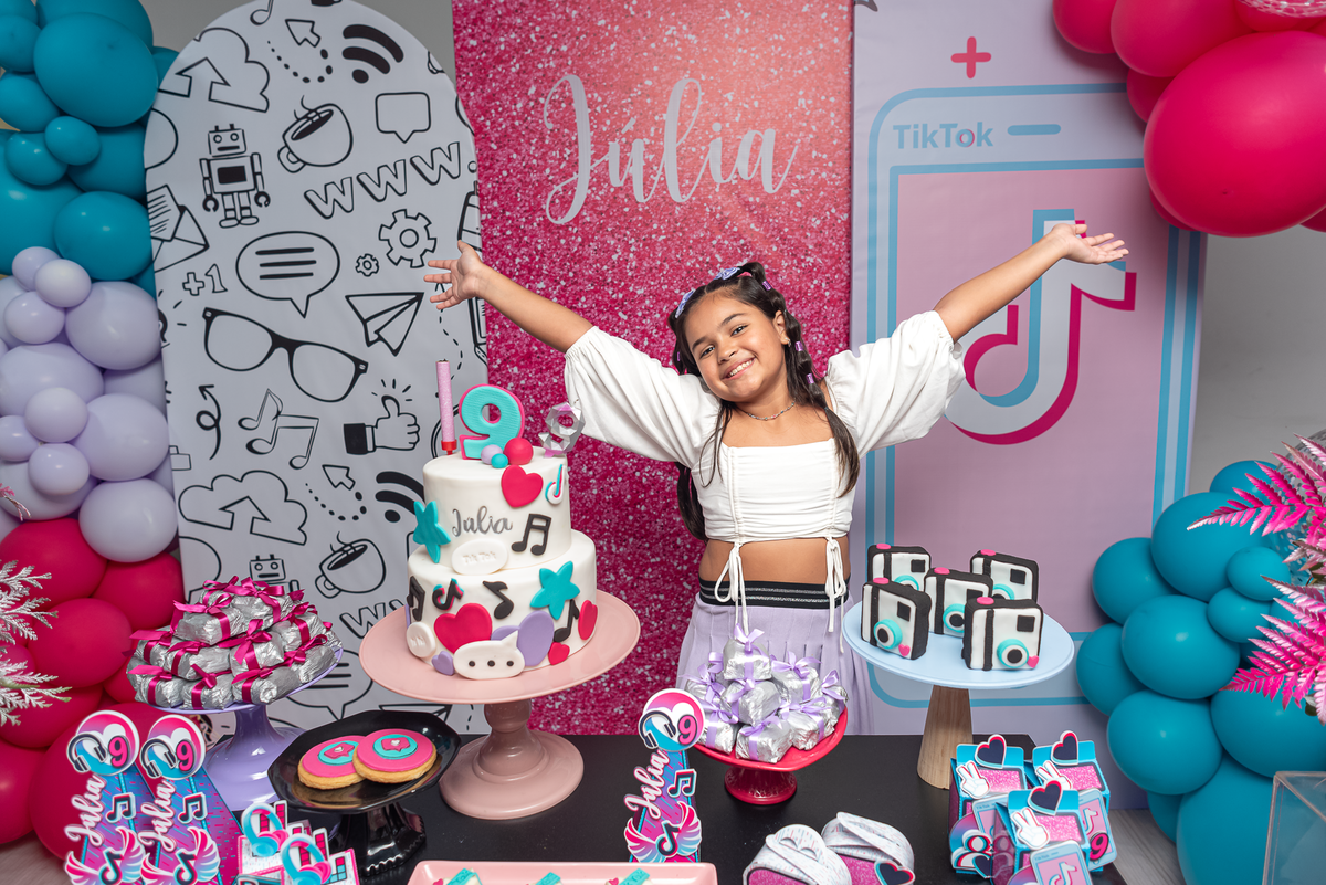 festa-infantil-rj-tema-decoracao-tiktok-9-anos-menina-tijuca