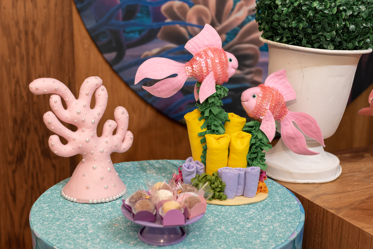 festa-infantil-rj-5-anos-menina-tema-decoracao-fundo-do-mar-sereia-espoleta-play-laranjeiras