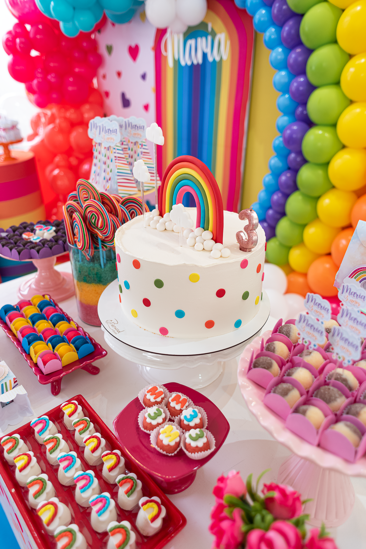 festa-infantil-rj-3-anos-tema-decoracao-arco-iris-coracao-niteroi