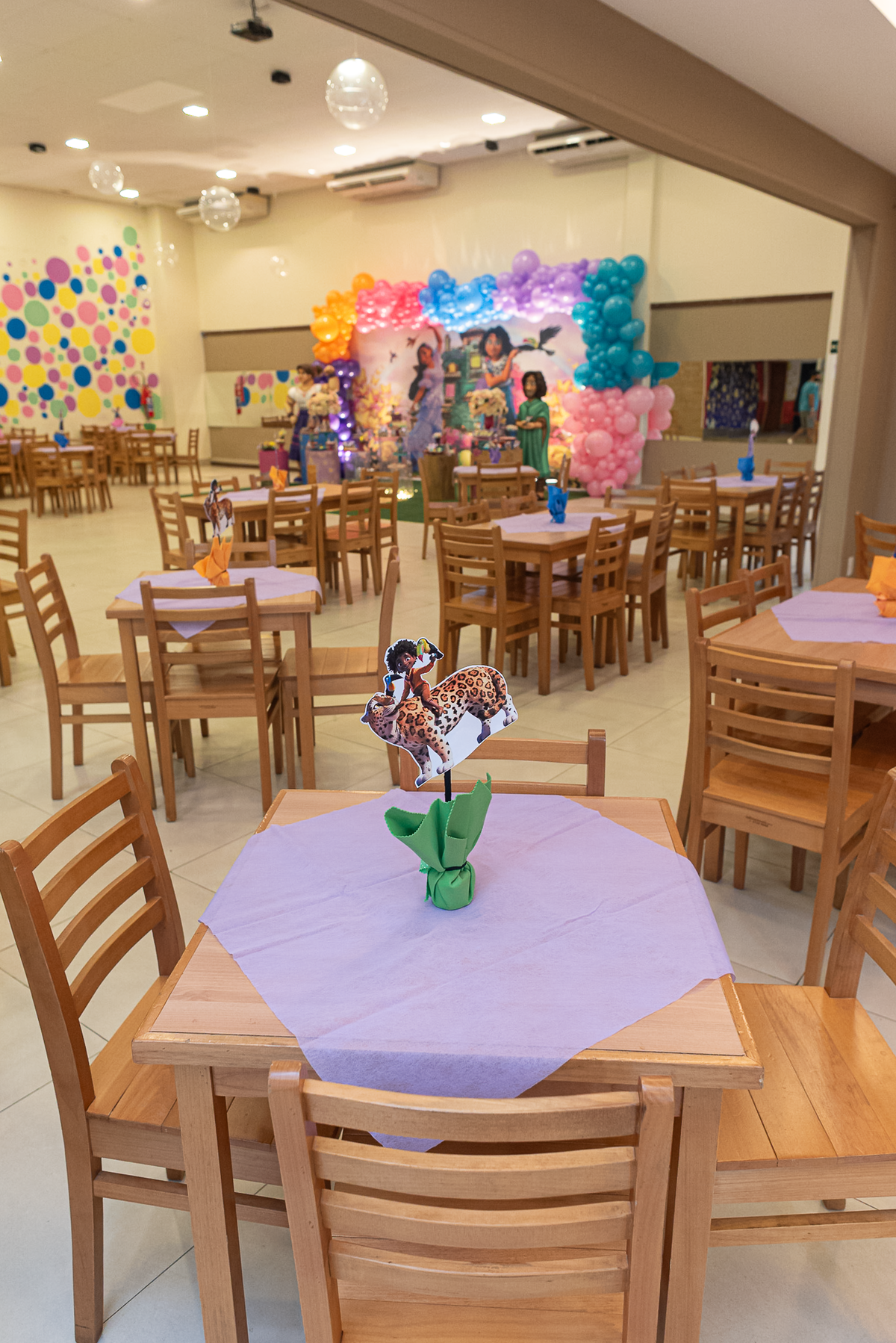 festa-infantil-rj-3-anos-menina-tema-decoracao-encanto-casa-de-festas-la-ville-kids-recreio-dos-bandeirantes