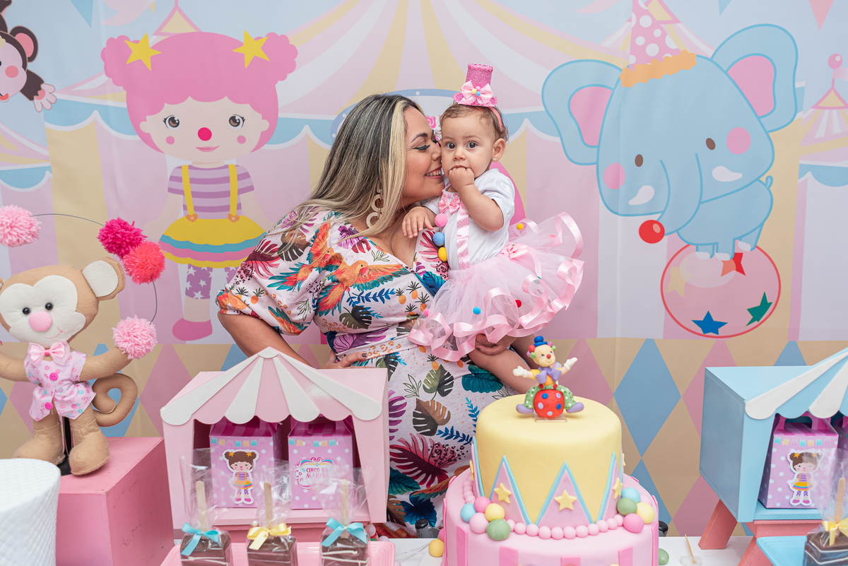 festa-infantil-rj-1-ano-menina-tema-decoracao-circo-rosa-casa-de-festas-salame-mingue-todos-os-santos