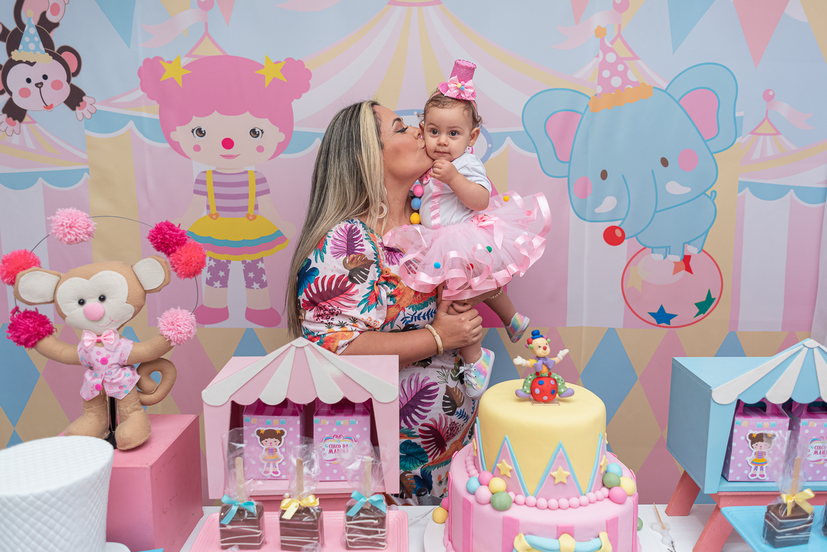 festa-infantil-rj-1-ano-menina-tema-decoracao-circo-rosa-casa-de-festas-salame-mingue-todos-os-santos