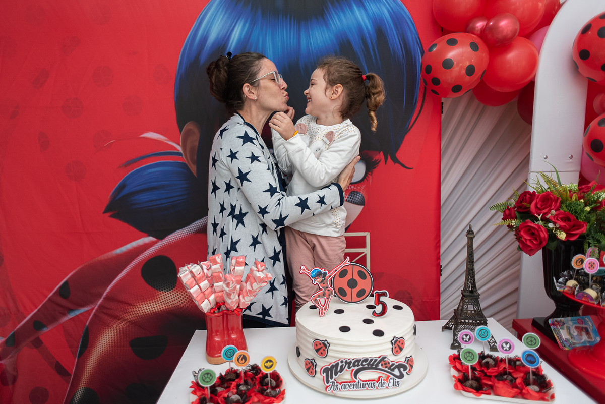 festa-infantil-rj-5-anos-menina-tema-decoracao-lady-bug-miraculous-casa-de-festas-jardim-guanabara-ilha-do-governador