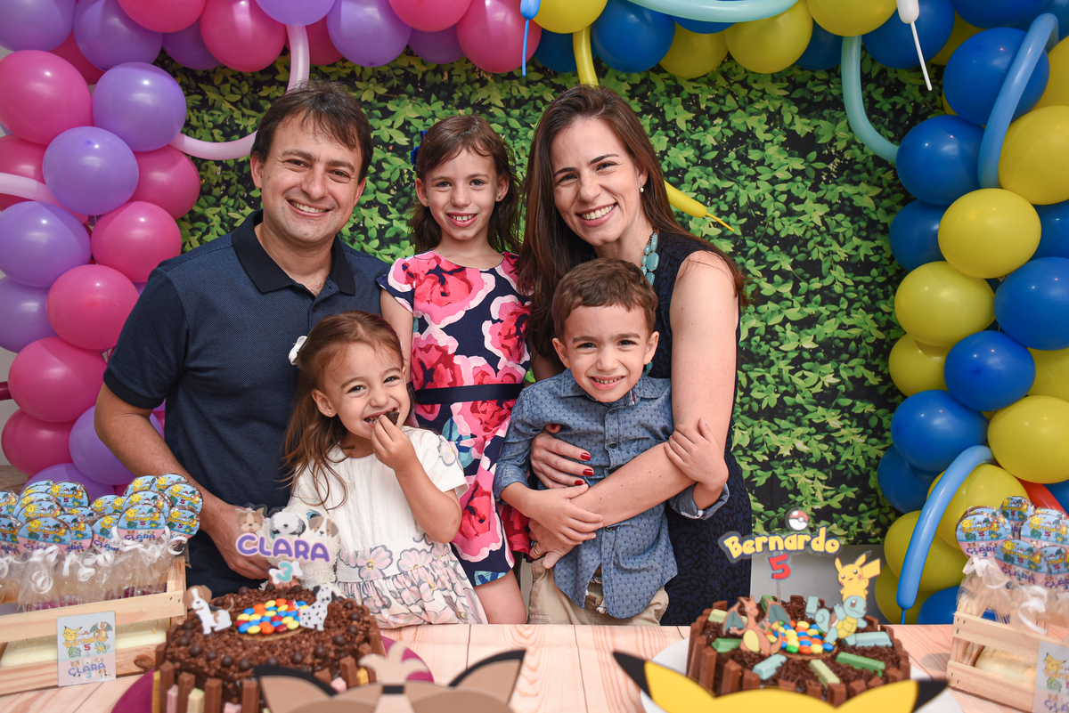 festa-infantil-rj-3-e-5-anos-menino-menina-irmaos-tema-decoracao-pokemon-cachorrinhos-laranjeiras