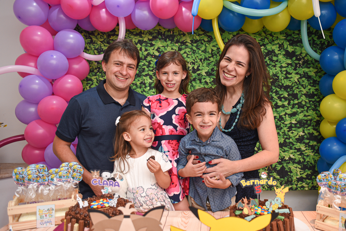 festa-infantil-rj-3-e-5-anos-menino-menina-irmaos-tema-decoracao-pokemon-cachorrinhos-laranjeiras