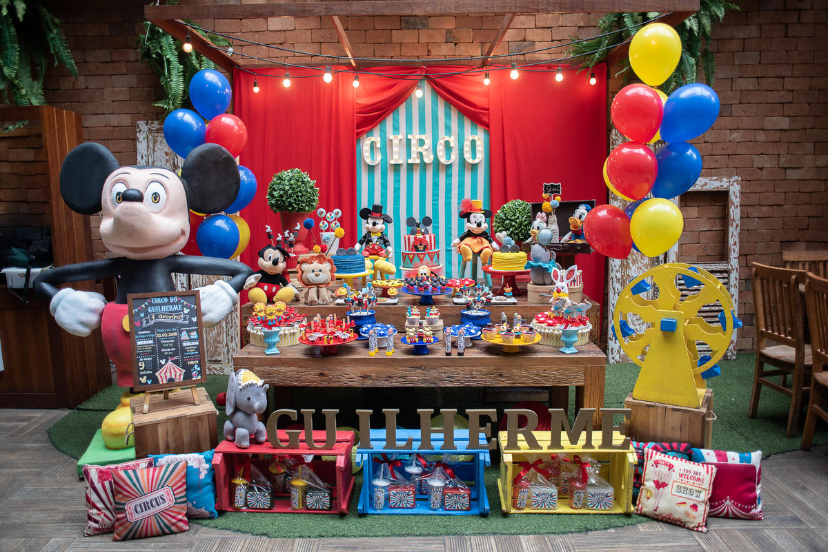 festa-infantil-rj-aniversario-menino-1-ano-tema-decoracao-circo-mickey-casa-de-festas-pitanga-pitangueiras-botafogo