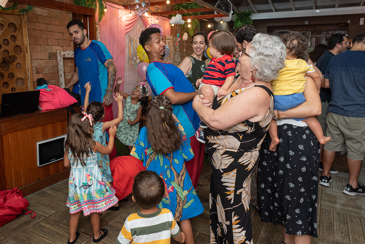 festa-infantil-rj-aniversario-menina-1-ano-tema-decoracao-galinha-pintadinha-rosa-casa-de-festas-pitanga-pitangueiras-botafogo