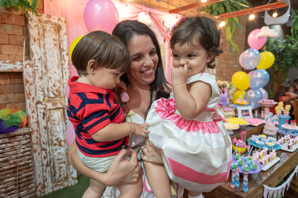 festa-infantil-rj-aniversario-menina-1-ano-tema-decoracao-galinha-pintadinha-rosa-casa-de-festas-pitanga-pitangueiras-botafogo