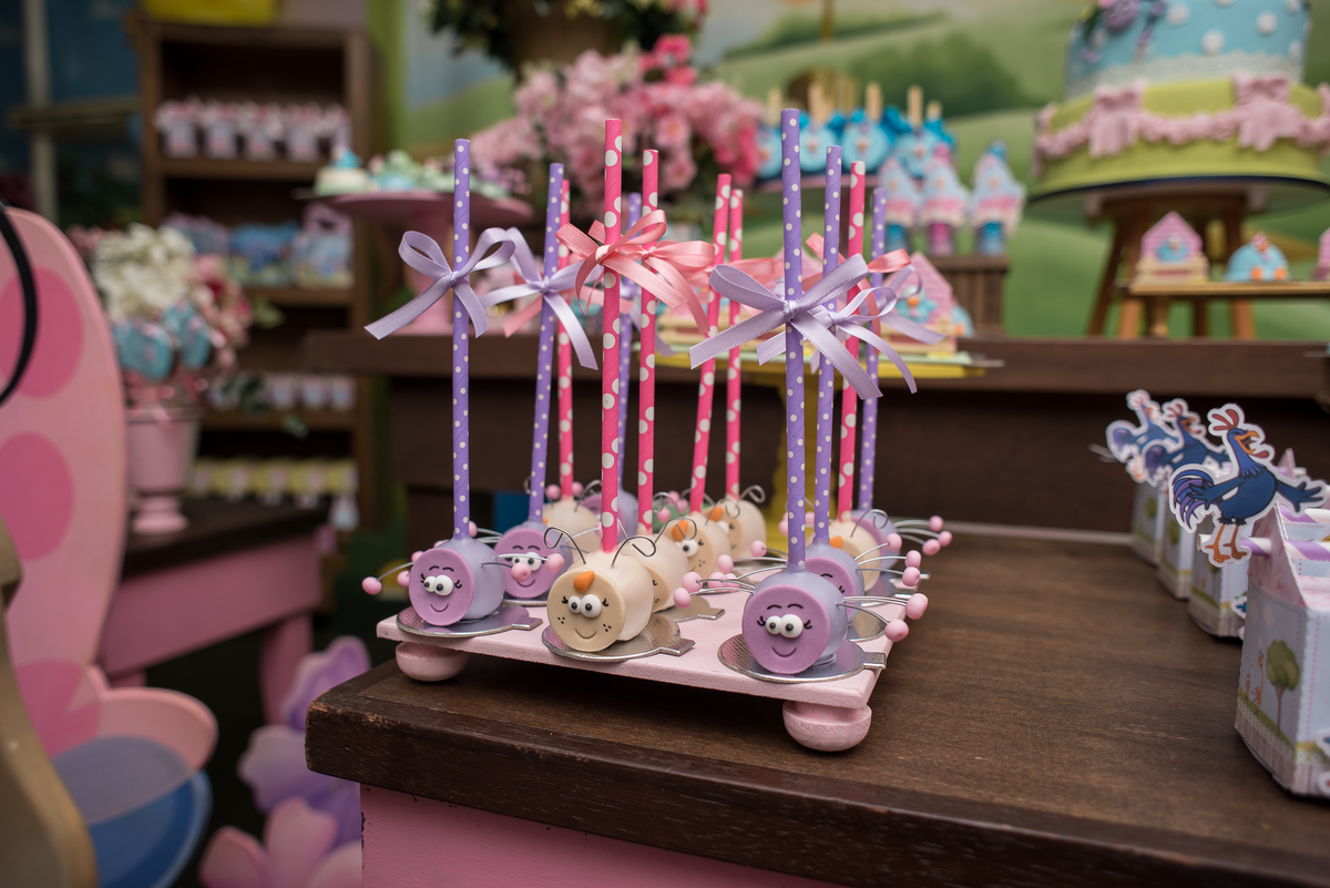 festa-infantil-rj-aniversario-2-anos-menina-tema-decoracao-galinha-pintadinha-casa-de-festas-estacao-faz-de-conta-penha