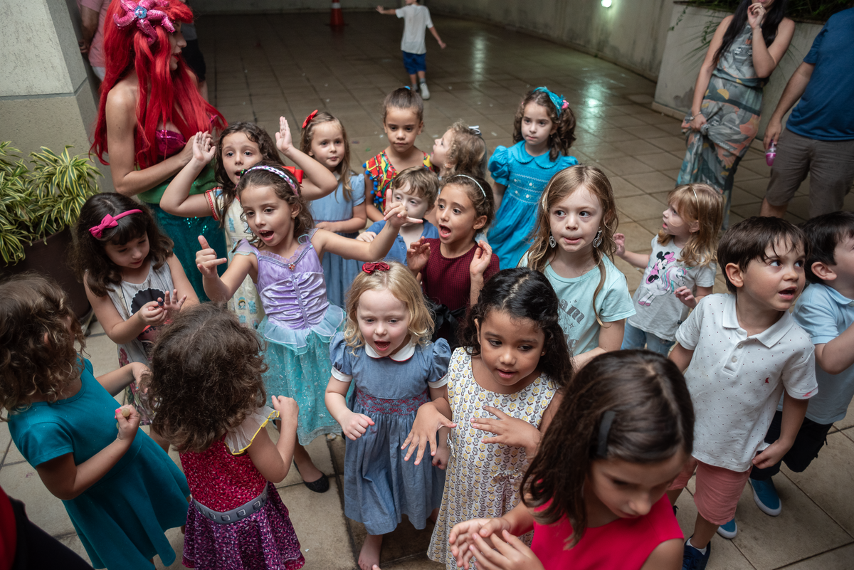 festa-infantil-rj-aniversario-menina-6-anos-tema-decoracao-pequena-sereia-botafogo