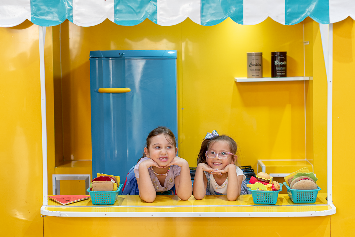 festa-infantil-rj-aniversario-menina-1-ano-tema-decoracao-fundo-do-mar-pequena-sereia-casa-de-festas-quintal-tijuca