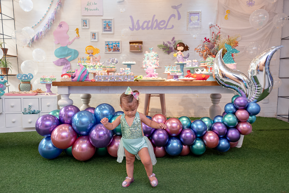 festa-infantil-rj-aniversario-menina-1-ano-tema-decoracao-fundo-do-mar-pequena-sereia-casa-de-festas-quintal-tijuca