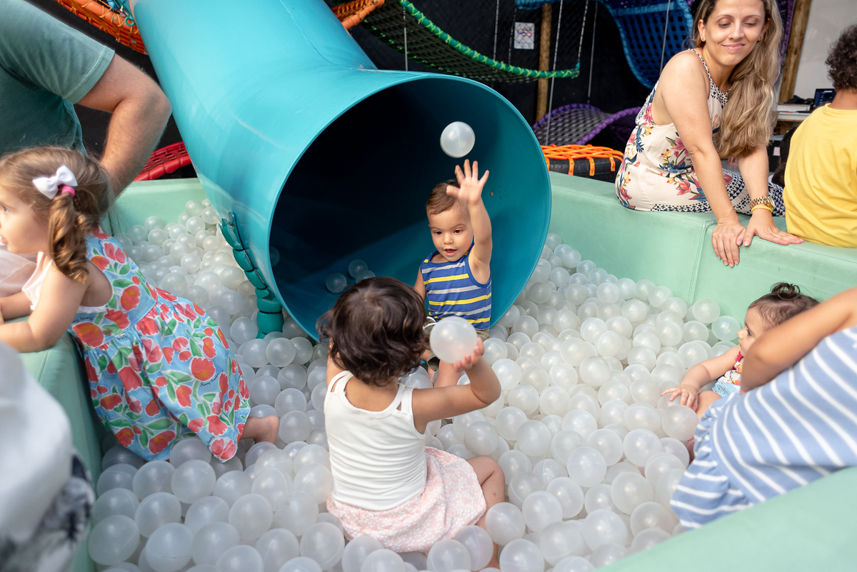 festa-infantil-rj-aniversario-menina-1-ano-tema-decoracao-fundo-do-mar-pequena-sereia-casa-de-festas-quintal-tijuca