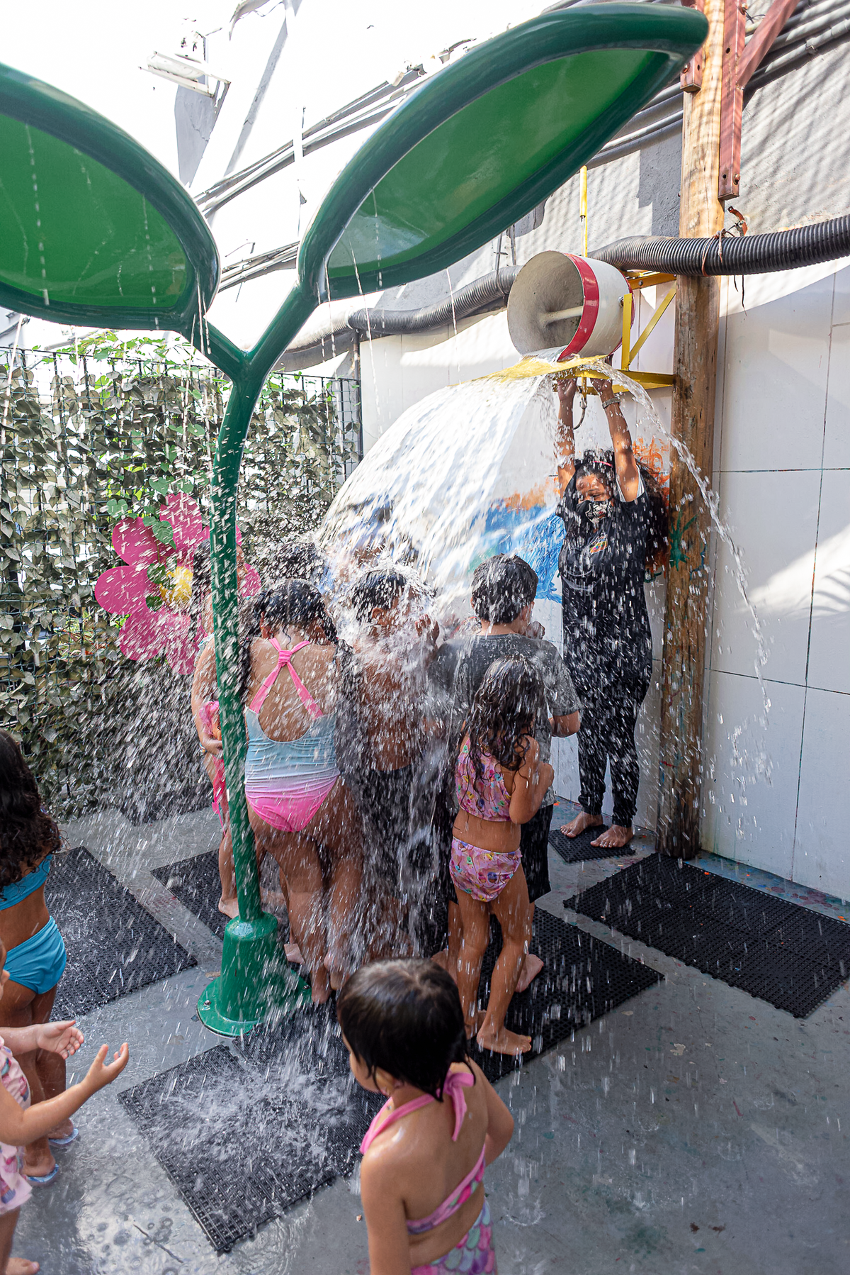 festa-infantil-rj-aniversario-menina-1-ano-tema-decoracao-fundo-do-mar-pequena-sereia-casa-de-festas-quintal-tijuca