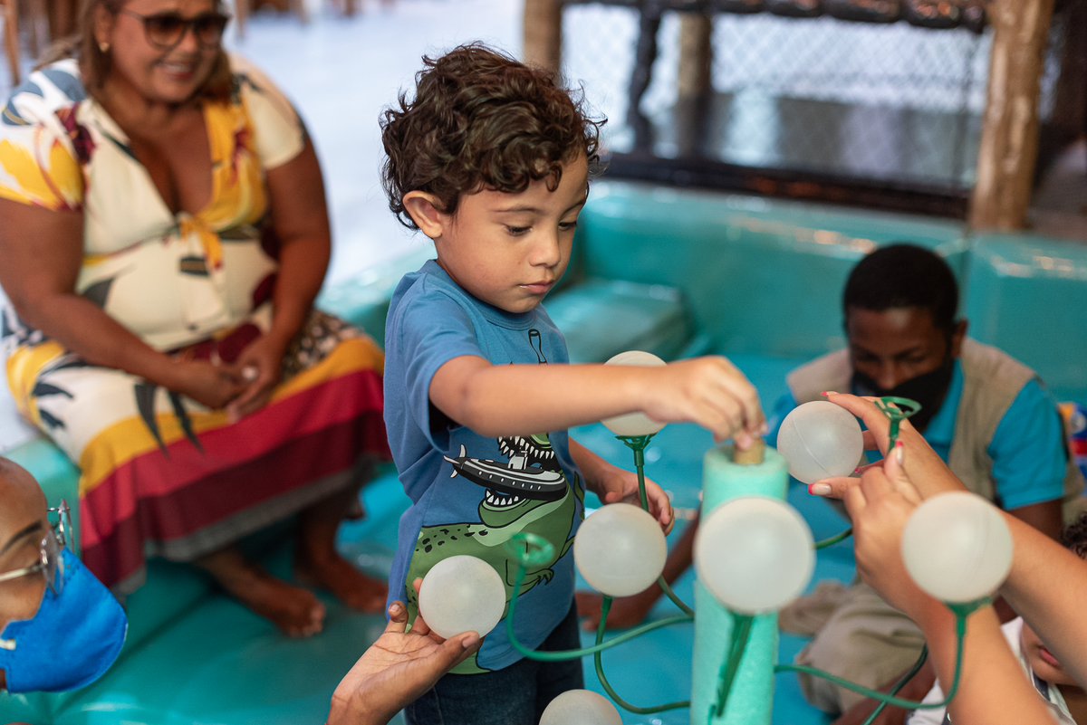 festa-infantil-rj-aniversario-menino-2-anos-tema-decoracao-dinossauros-casa-de-festas-baoba-tijuca