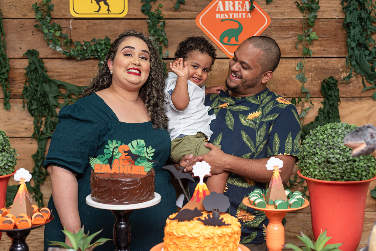 festa-infantil-rj-aniversario-menino-2-anos-tema-decoracao-dinossauros-casa-de-festas-baoba-tijuca