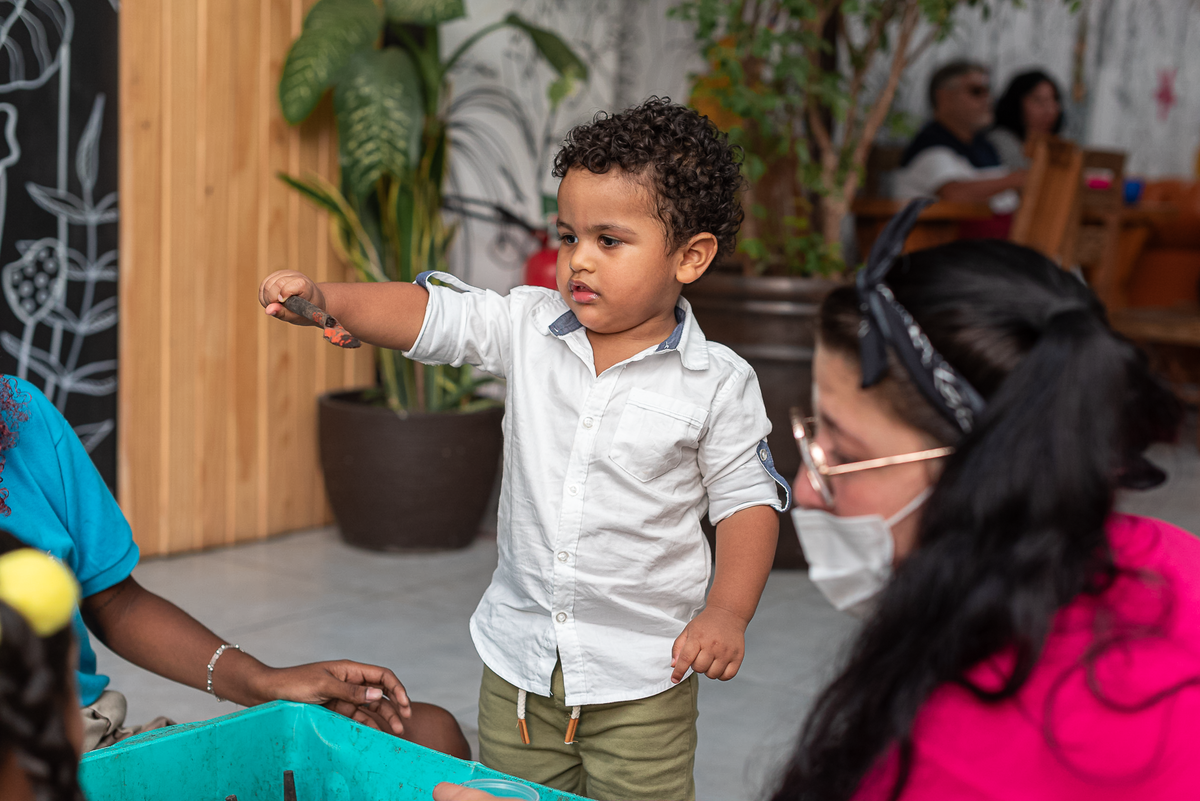 festa-infantil-rj-aniversario-menino-2-anos-tema-decoracao-dinossauros-casa-de-festas-baoba-tijuca