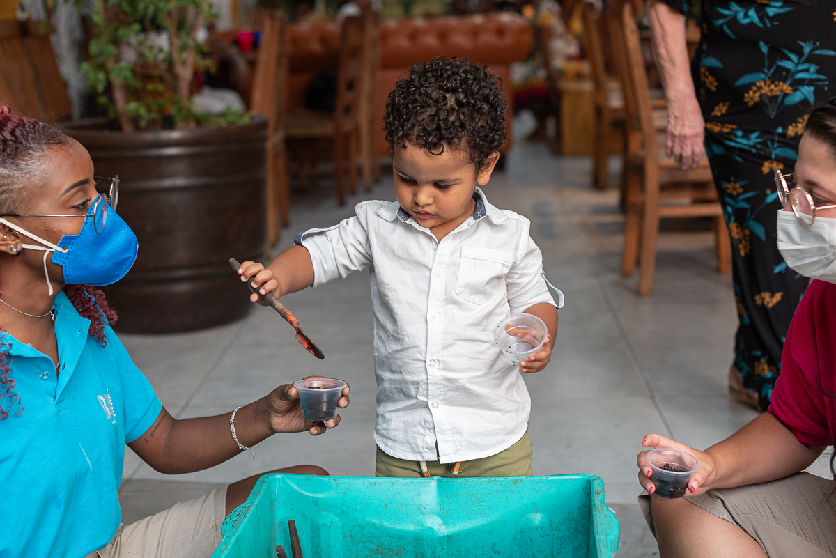 festa-infantil-rj-aniversario-menino-2-anos-tema-decoracao-dinossauros-casa-de-festas-baoba-tijuca
