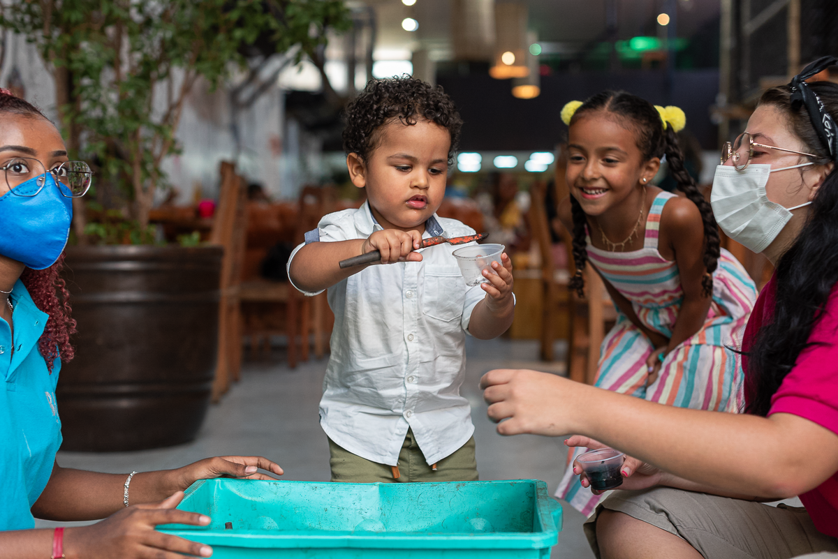 festa-infantil-rj-aniversario-menino-2-anos-tema-decoracao-dinossauros-casa-de-festas-baoba-tijuca