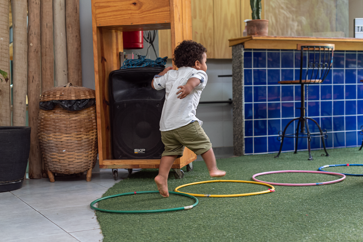 festa-infantil-rj-aniversario-menino-2-anos-tema-decoracao-dinossauros-casa-de-festas-baoba-tijuca