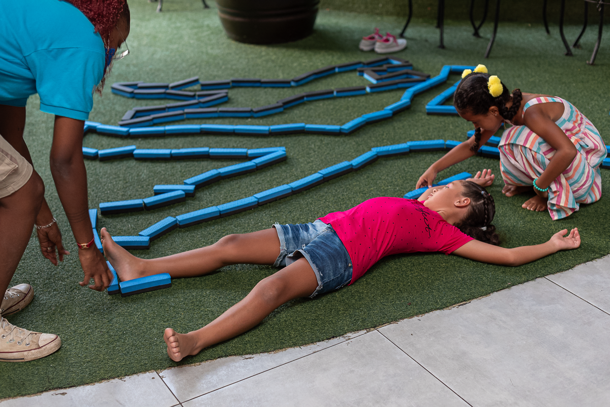 festa-infantil-rj-aniversario-menino-2-anos-tema-decoracao-dinossauros-casa-de-festas-baoba-tijuca