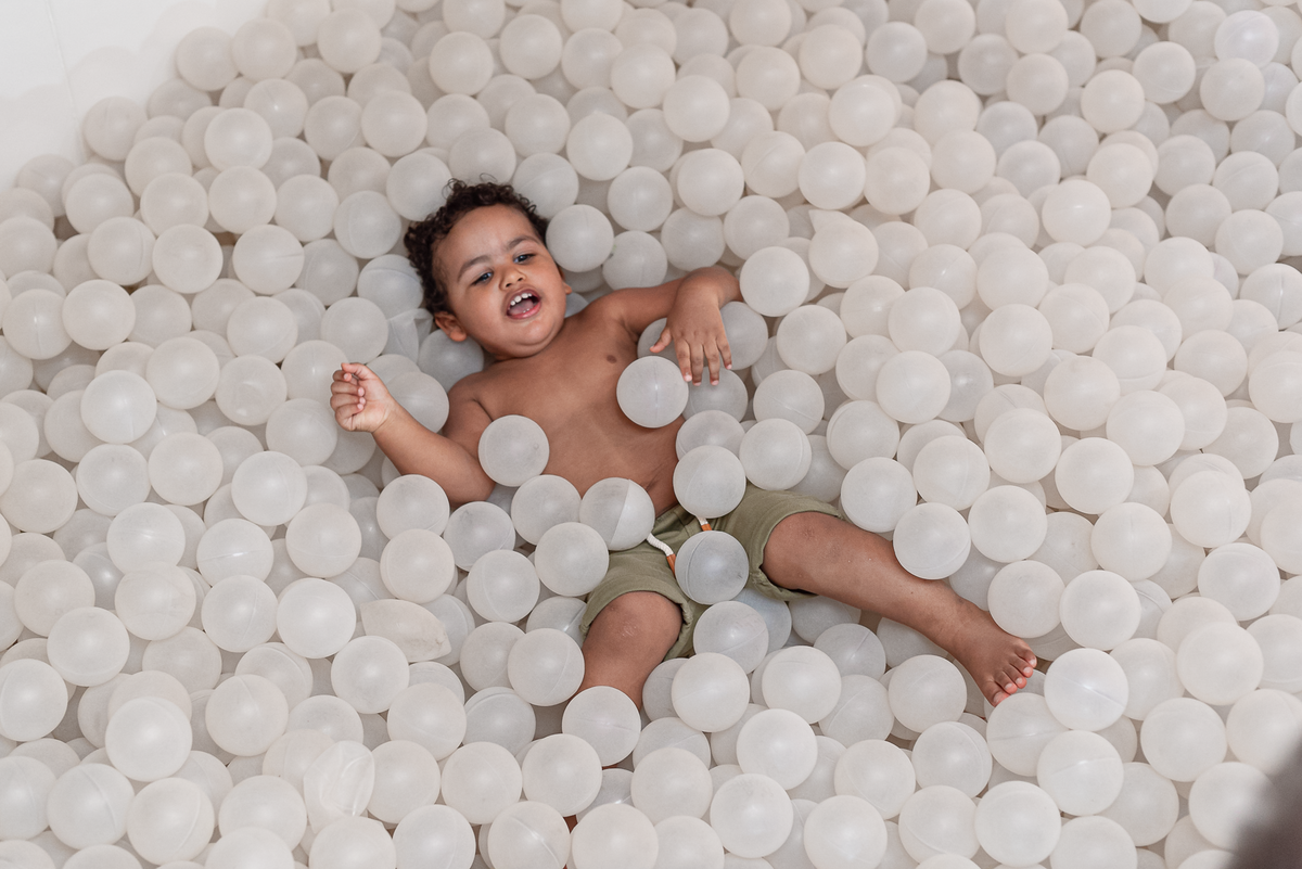 festa-infantil-rj-aniversario-menino-2-anos-tema-decoracao-dinossauros-casa-de-festas-baoba-tijuca