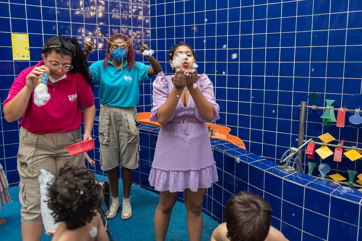 festa-infantil-rj-aniversario-menino-2-anos-tema-decoracao-dinossauros-casa-de-festas-baoba-tijuca