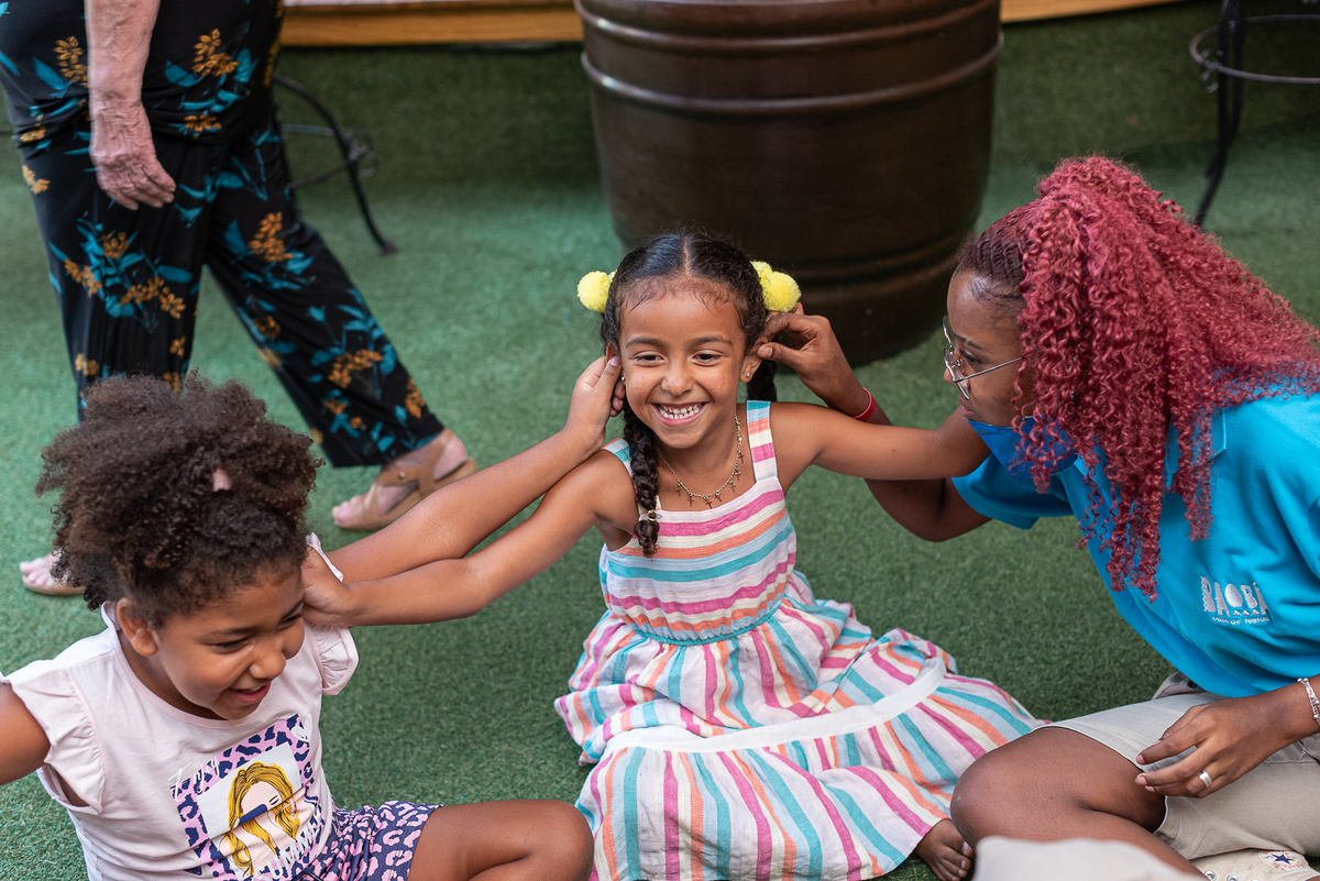 festa-infantil-rj-aniversario-menino-2-anos-tema-decoracao-dinossauros-casa-de-festas-baoba-tijuca