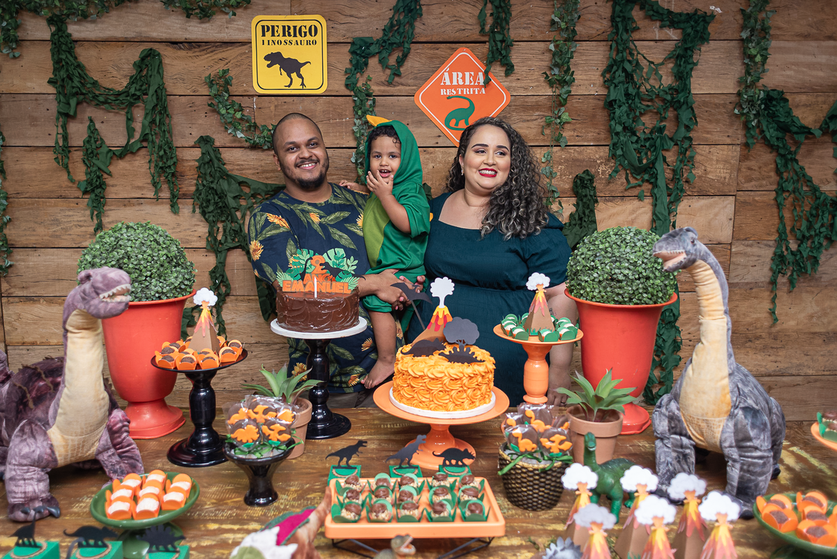 festa-infantil-rj-aniversario-menino-2-anos-tema-decoracao-dinossauros-casa-de-festas-baoba-tijuca