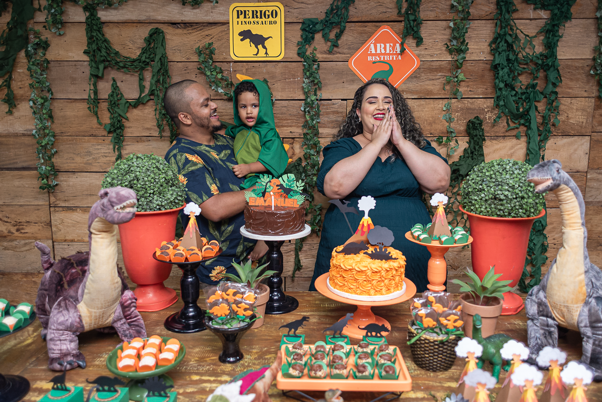 festa-infantil-rj-aniversario-menino-2-anos-tema-decoracao-dinossauros-casa-de-festas-baoba-tijuca