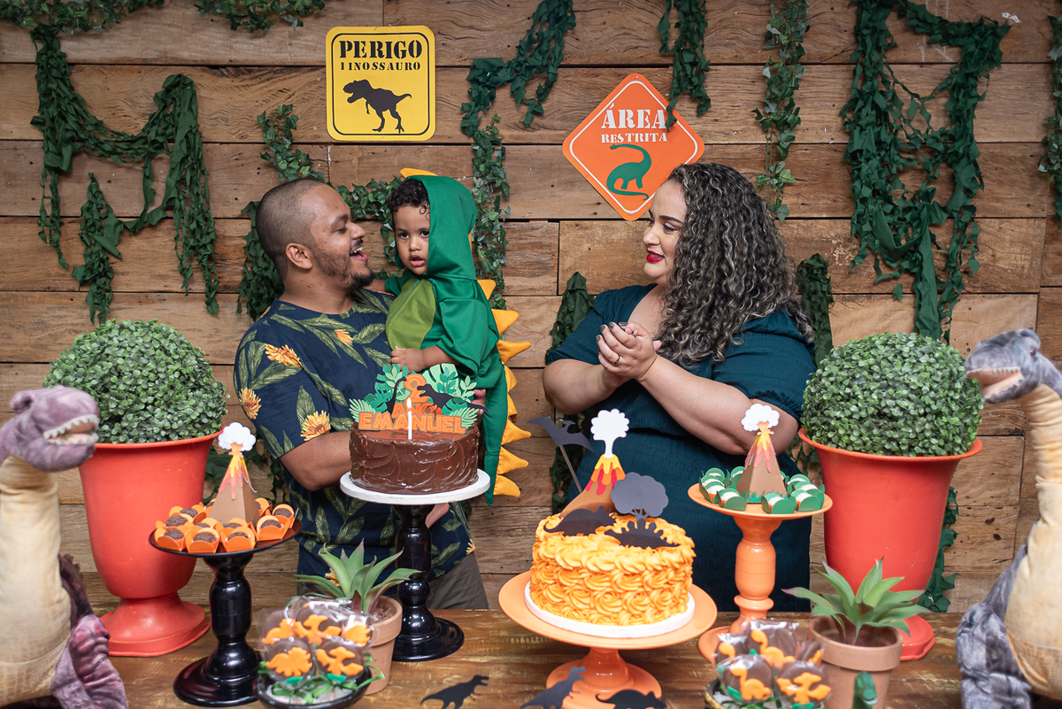 festa-infantil-rj-aniversario-menino-2-anos-tema-decoracao-dinossauros-casa-de-festas-baoba-tijuca