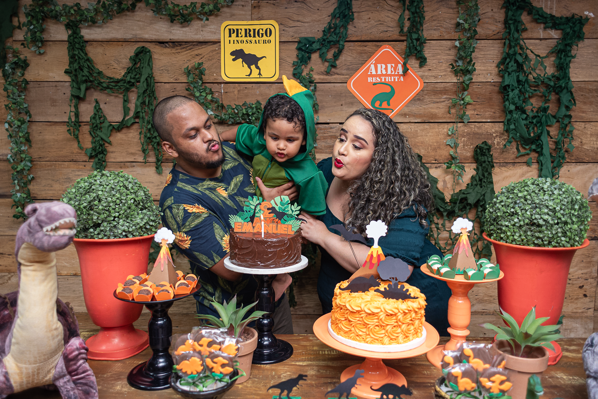 festa-infantil-rj-aniversario-menino-2-anos-tema-decoracao-dinossauros-casa-de-festas-baoba-tijuca