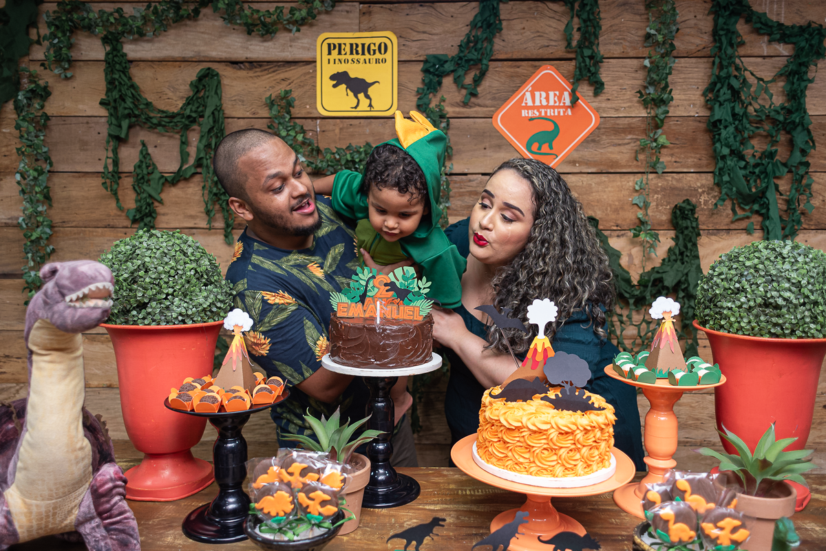 festa-infantil-rj-aniversario-menino-2-anos-tema-decoracao-dinossauros-casa-de-festas-baoba-tijuca