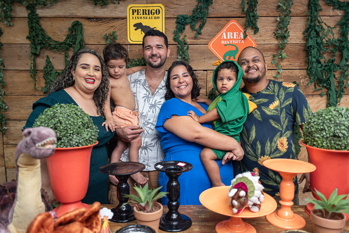 festa-infantil-rj-aniversario-menino-2-anos-tema-decoracao-dinossauros-casa-de-festas-baoba-tijuca