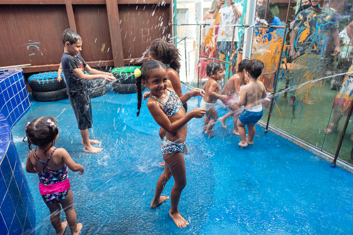 festa-infantil-rj-aniversario-menino-2-anos-tema-decoracao-dinossauros-casa-de-festas-baoba-tijuca