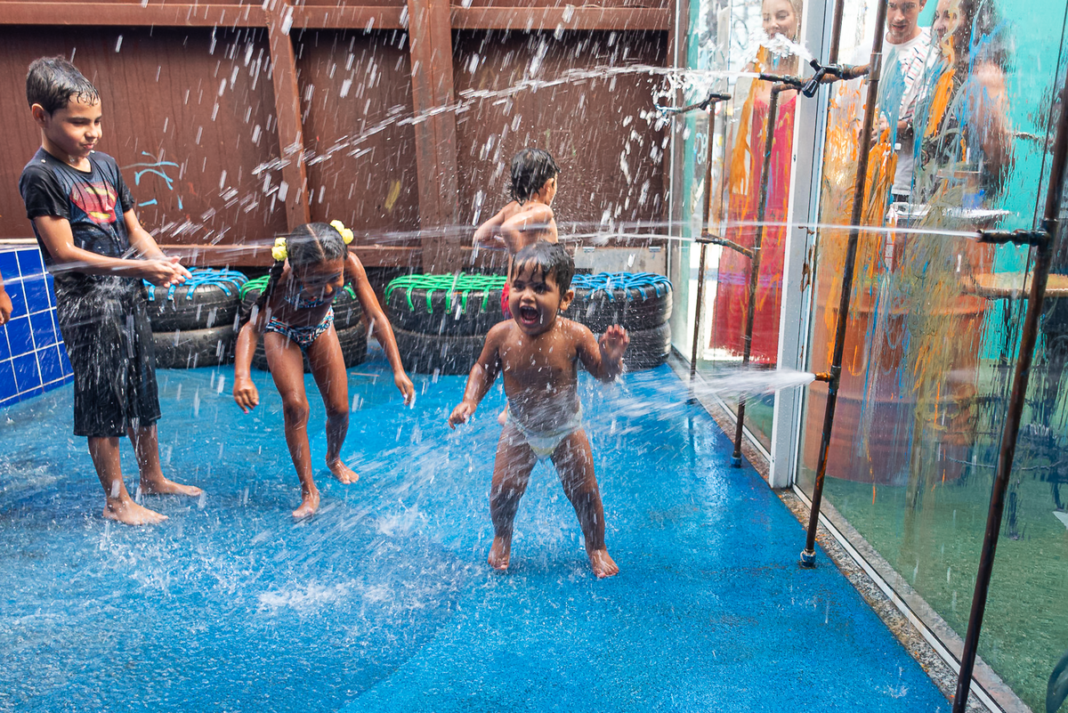 festa-infantil-rj-aniversario-menino-2-anos-tema-decoracao-dinossauros-casa-de-festas-baoba-tijuca