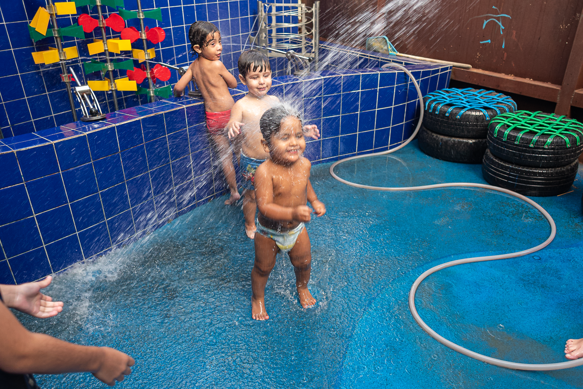 festa-infantil-rj-aniversario-menino-2-anos-tema-decoracao-dinossauros-casa-de-festas-baoba-tijuca