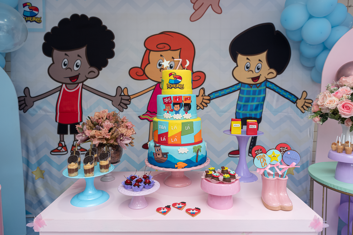 festa-infantil-rj-aniversario-menina-7-anos-decoracao-tema-tres-palavrinhas-deus-e-amor-tra-la-la-vargem-pequena