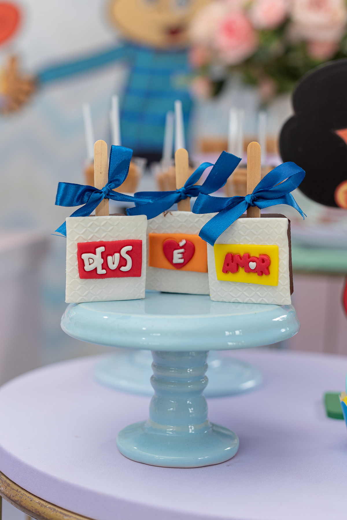 festa-infantil-rj-aniversario-menina-7-anos-decoracao-tema-tres-palavrinhas-deus-e-amor-tra-la-la-vargem-pequena